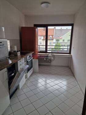 Küche mit Einbauküche - 3 Zimmer Etagenwohnung zum Kaufen in München