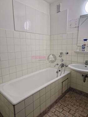 Badezimmer mit Wanne - 