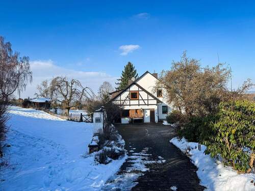 Außenaufnahme - 8 Zimmer Mehrfamilienhaus, Wohnhaus zum Kaufen in Kaufungen