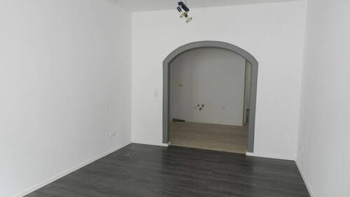 Offenes Wohnzimmer zur Küchennische - 2 12 - Raumwohnung im Stadtzenrum