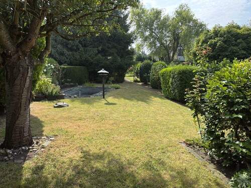 Blick in den sonnigen Garten - 4 Zimmer Einfamilienhaus in Krefeld