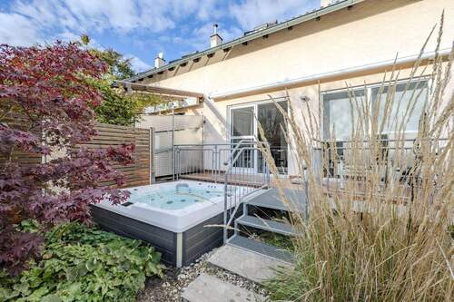 Diesen Garten werden Sie lieben! - Stil trifft Komfort - Reihenhaus mit Whirlpool, Wallbox & Einliegerwohnung