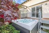 Ein weiteres Highlight - der Außenwhirlpool - 6 Zimmer Einfamilienhaus in Benningen