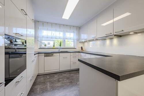 Moderne, hochwertige Einbauküche - 