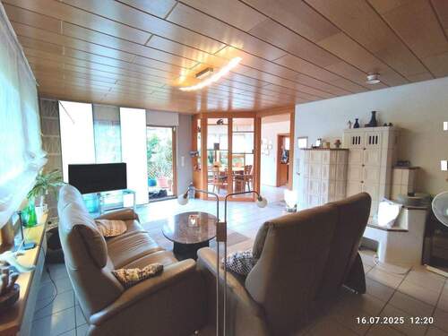 großzügiger Wohnbereich - 