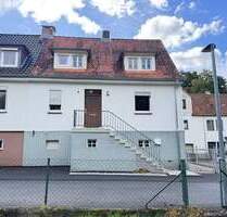 Doppelhaushälfte auf schönem Grundstück in zentraler Lage Helsas