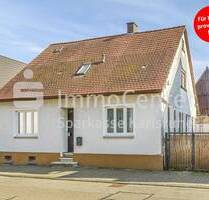 Neunanfang mit Potenzial: Wohnhaus mit Scheune, Terrasse & Sauna in Stutensee-Spöck - Stutensee / Spöck