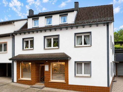 2 Außenansicht - 6 Zimmer Mehrfamilienhaus, Wohnhaus zum Kaufen in Flörsbachtal