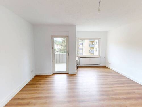 Ansicht I: Wohn- und Esszimmer - Lichtdurchflutete 2-Zimmer-Wohnung mit BALKON in fußläufiger Nähe zum Ufer des Main