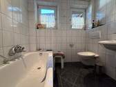 Bad mit Badewanne - 