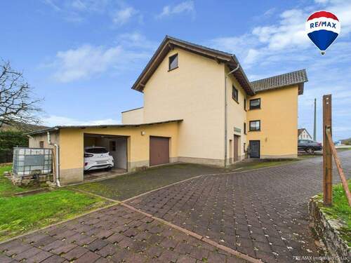 RE/MAX Immobilien DeLux Zweifamilienhaus Wadern-Lockweiler - 8 Zimmer Mehrfamilienhaus, Wohnhaus in Wadern / Lockweiler