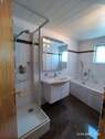 Badezimmer im Obergeschoss - 