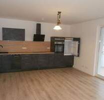 Seniorenwohnung für Mieter ab mittlerem Alter mit Personenaufzug schöner EBK Fußbodenhzg. großem Balkon Stellplatz - Groß-Gerau