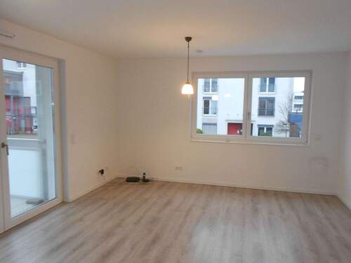 Der helle Wohn-Essbereich.JPG - 2 Zimmer Etagenwohnung zur Miete in Groß-Gerau