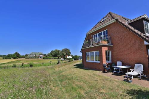Südwestseite mit zugehöriger Terrasse - 3 Zimmer Terrassenwohnung in Boltenhagen