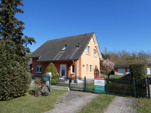 1 Ansicht.JPG - Sehr schönes bezugsfertiges Einfamilienhaus mit Kamin, Photovoltaik, Überdachte Terrasse – Doppelgarage mit Werkstatt, Pool, Pavillon