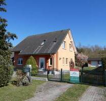 Sehr schönes bezugsfertiges Einfamilienhaus mit Kamin, Photovoltaik, Überdachte Terrasse – Doppelgarage mit Werkstatt, Pool, Pavillon - Podelzig