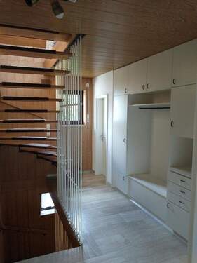 Diele mit Treppenhaus - 5 Zimmer Einfamilienhaus zur Miete in Thannhausen