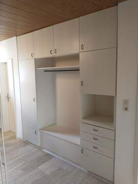 Diele mit Einbauschrank - 5 Zimmer Einfamilienhaus in Thannhausen