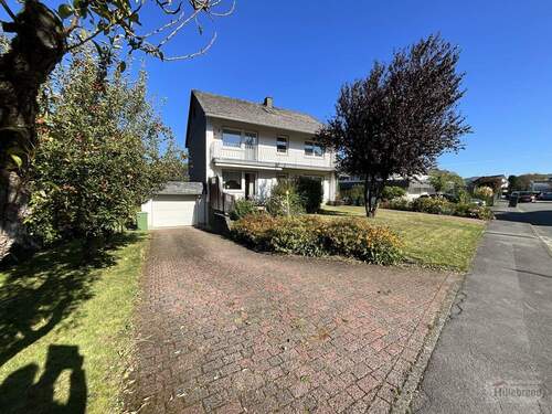 Vorderansicht - 5 Zimmer Mehrfamilienhaus, Wohnhaus in Olsberg