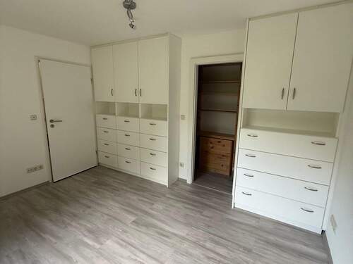 Einbauschrank und begehbarer Kleiderschrank.jpeg - 