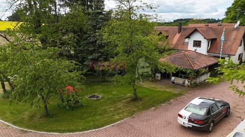 Feuerstelle und Freisitz - 1 Zimmer Mehrfamilienhaus, Wohnhaus in Mainburg