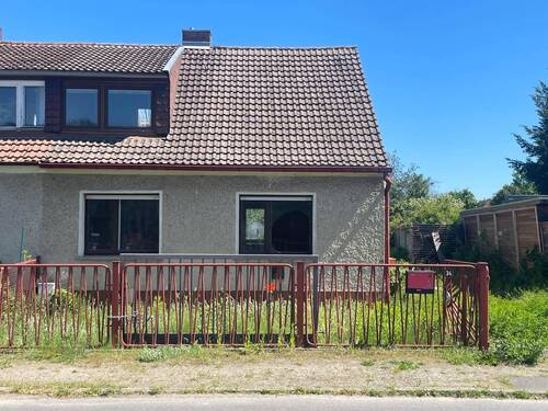 Straßenansicht - 4 Zimmer Doppelhaushälfte zum Kaufen in Cottbus