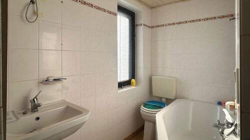 Badezimmer mit Wanne - 