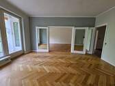 Schlafzimmer - Blick ins Wohnzimmer.jpg - 