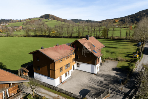 Drohnenfoto - 4-Zimmer-Erdgeschosswohnung in Schliersee - bezugsfrei & seenah