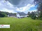 Seitenansicht - 348 M² WFL. , 3 WOHNUNGEN + GARAGEN + GARTEN + AUSBAUPOTENZIAL!