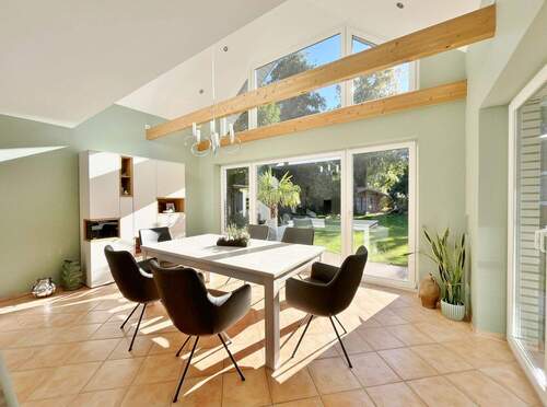 Essbereich mit Zugang zur Terrasse - 