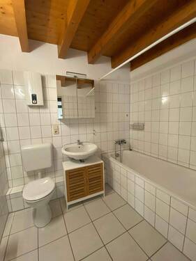 Bad mit Badewanne - 
