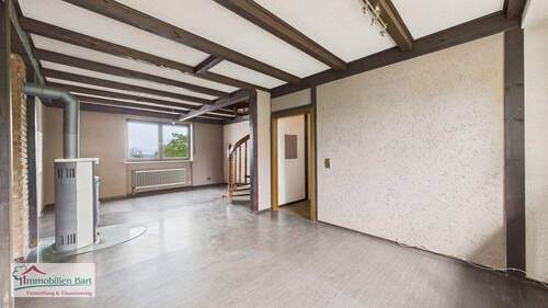 Wohn-/Esszimmer EG - GRENZNÄHE: WOHNHAUS MIT 325 M² WOHN-NUTZFLÄCHE, GARAGEN UND GARTEN