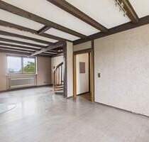 GRENZNÄHE: WOHNHAUS MIT 325 M² WOHN-NUTZFLÄCHE, GARAGEN UND GARTEN - Mettlach / Weiten