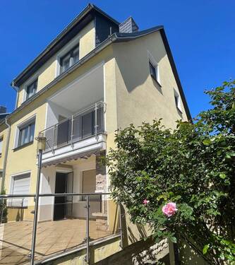 Seitenansicht mit Terrasse und Balkon - 8 Zimmer Reihenendhaus in Gotha