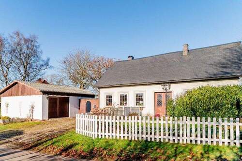 4 Eingang un Nebengebäude - Historie, Weitblick & Ostseeduft - Historisches Wohnen nahe SteinbergkircheOstsee