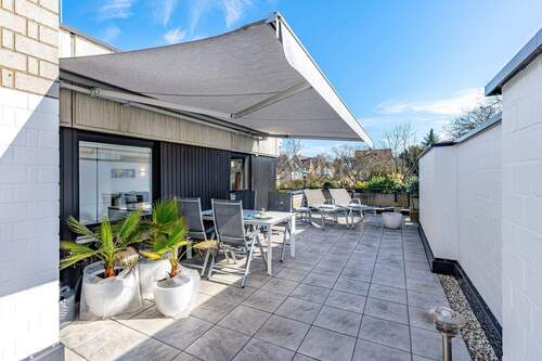 Teilüberdachte Sonnenterasse - Zwischen Stadtleben und Natur - Exklusive, lichtdurchflutete Wohnung am Stadtpark