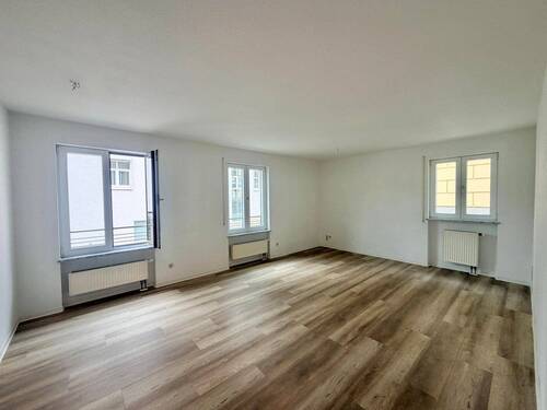 Wohnzimmer - 2 Zimmer Etagenwohnung zur Miete in Auerbach