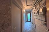 Flur links vom Treppenhaus - 
