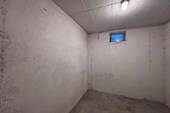 Abstellraum rechts vom Treppenhaus - 