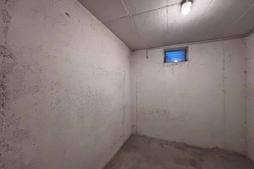 Abstellraum rechts vom Treppenhaus - 