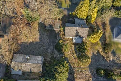 von oben - Grundstück mit vielen Möglichkeiten