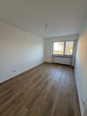 Zimmer rechts Straßenseite.jpg - 