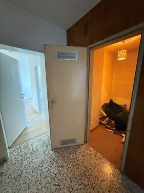 TH-Eingang mit Abstellkammer.jpg - 