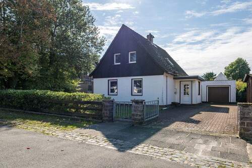 Bild 1 - Bremerhaven-Surheide Entkerntes Einfamilienhaus auf großem Grundstück