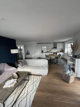 Wohnen, Kochen, Essen. - Zentrale Zweizimmerwohnung im 2.OG mit Balkon in Lübeck St. Lorenz Nord