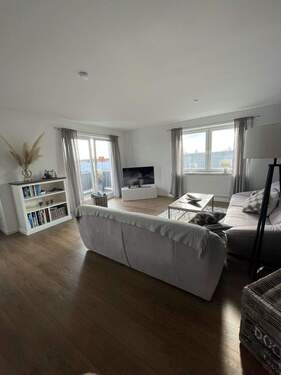 Wohnbereich Zugang zum Balkon - 2 Zimmer Etagenwohnung zur Miete in Lübeck