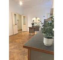 WUNDERBARE, GROSSZÜGIGE 5-6 ZIM. ALTBAU-WHG., GR. WOHNKÜCHE + BALKON MIT VIEL POTIENTIAL UNWEIT KUDAMM - Berlin Charlottenburg