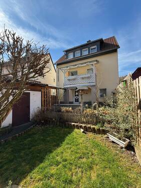 Garten und Ansicht - **Charmantes kleines Einfamilienwohnhaus mit großem Keller in ruhiger Wohnlage**